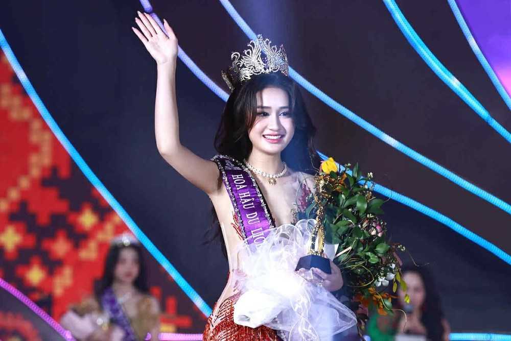 Trần Minh Phương tỏa sáng, xuất sắc đăng quang Hoa hậu Du lịch Dân tộc Việt Nam 2025