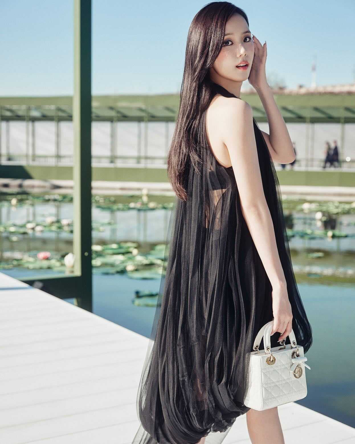 Jisoo (BlackPink) nhận giải thưởng Ngôi sao đang lên Madame Figaro tại Canneseries 2026