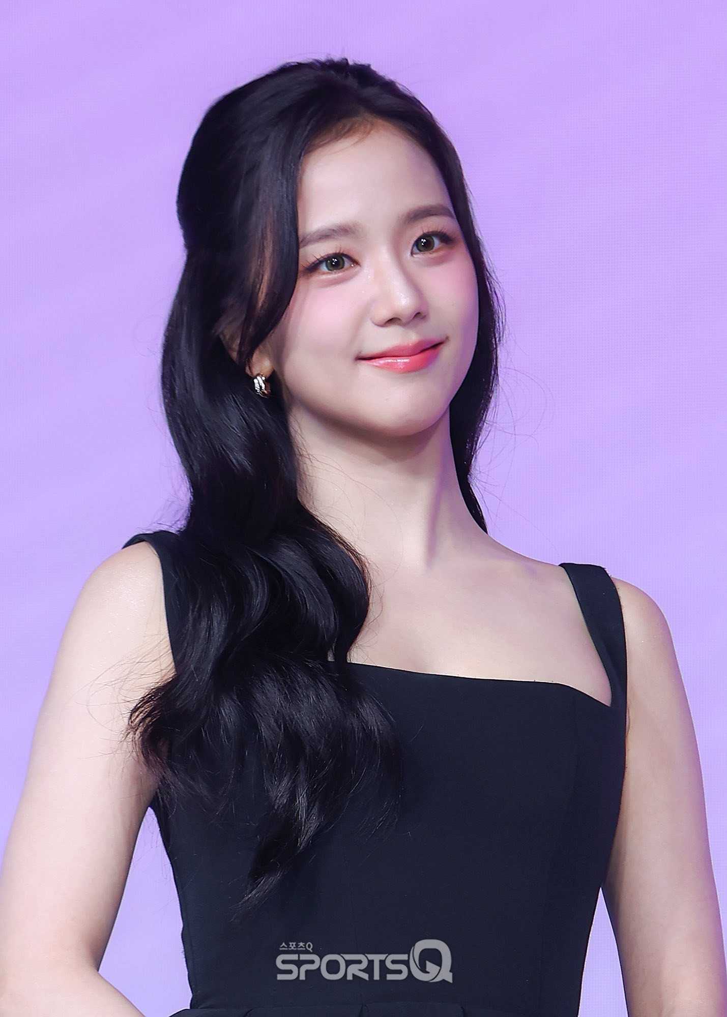 Jisoo (BlackPink) nhận giải thưởng Ngôi sao đang lên Madame Figaro tại Canneseries 2026