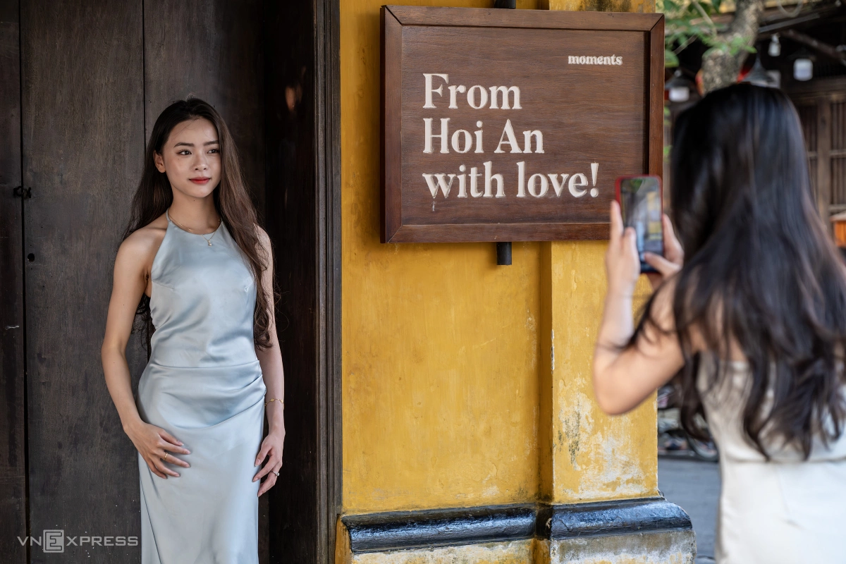 Sáng sớm ở phố cổ Hội An